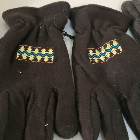 3 pair of winter gloves. Black ones XXL, 2 pair medium. Black and gray. - Picture 6 of 9